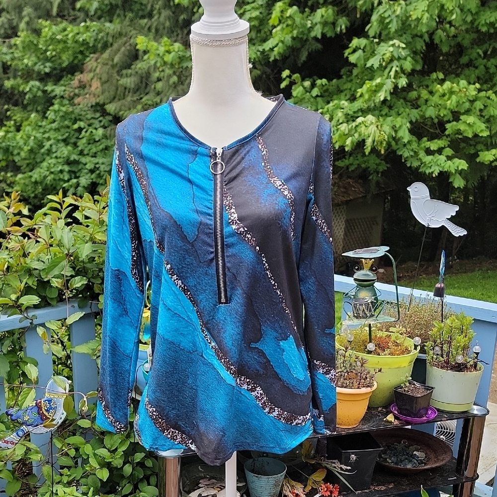 Turquoise Blue/Black L/S Zip Front Top